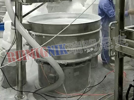 旋振篩現(xiàn)??.jpg 旋振篩現(xiàn)??.jpg