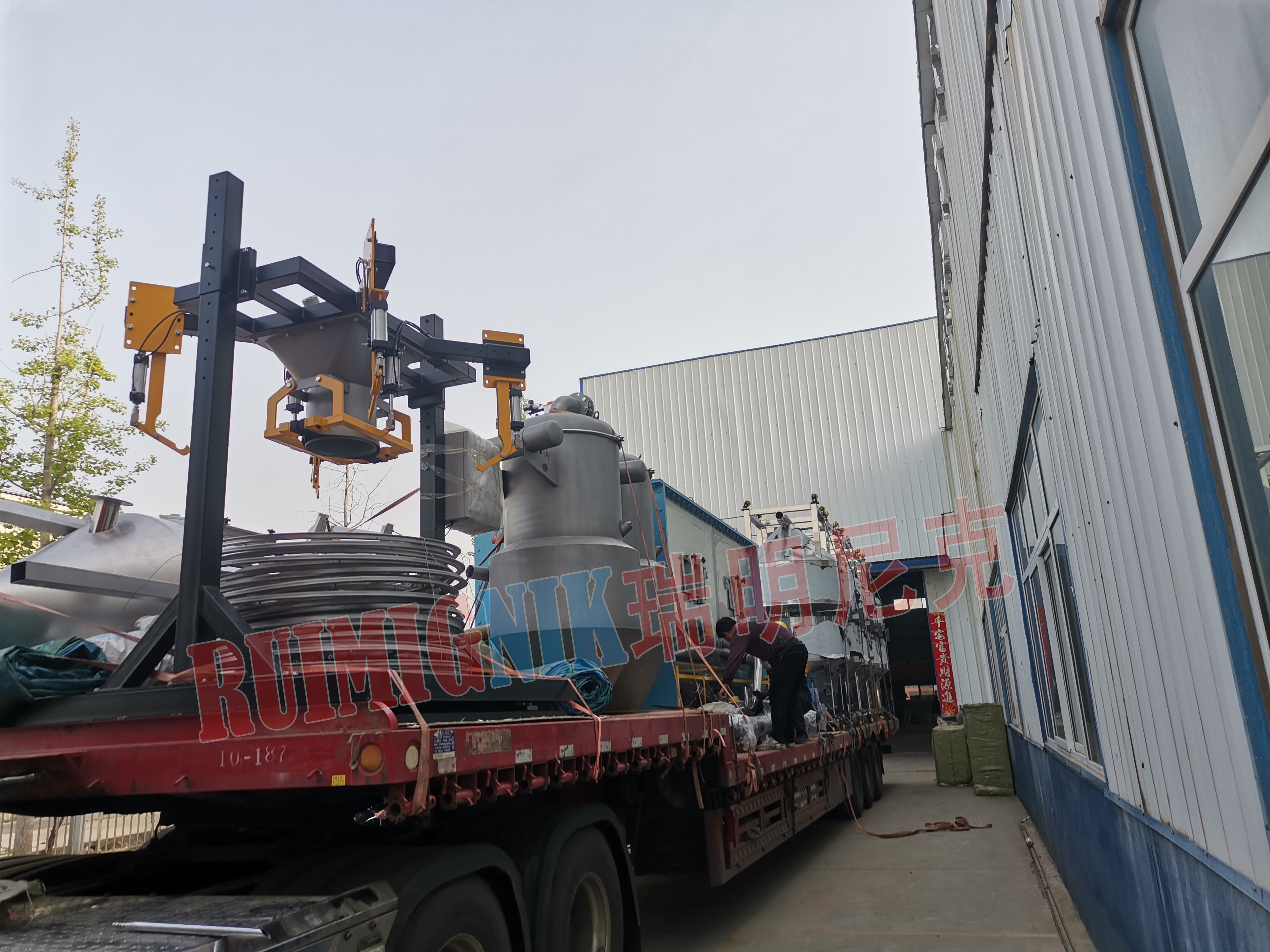 標包機混合機生產線發(fā)貨